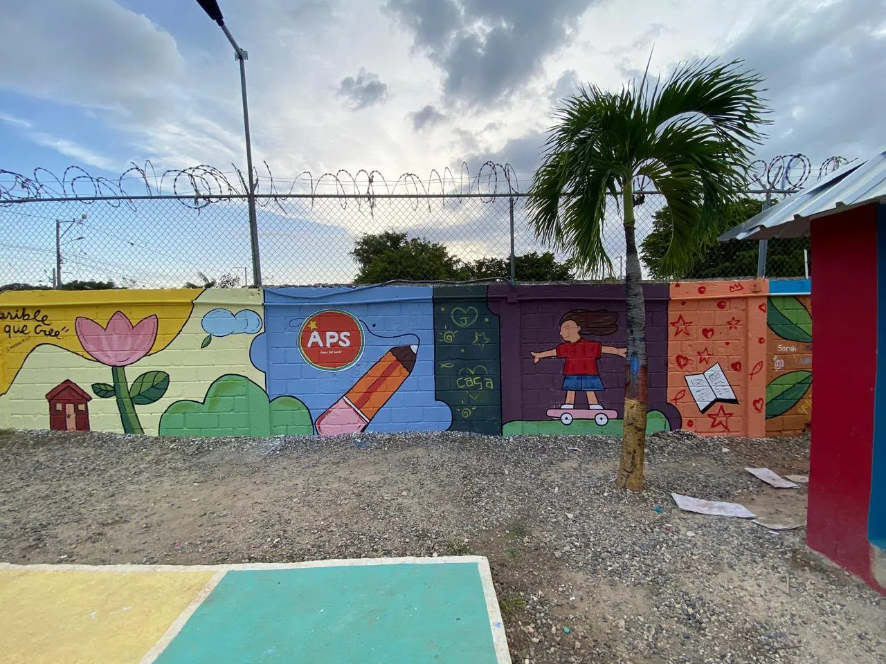 El mural y la cancha del hogar terminados